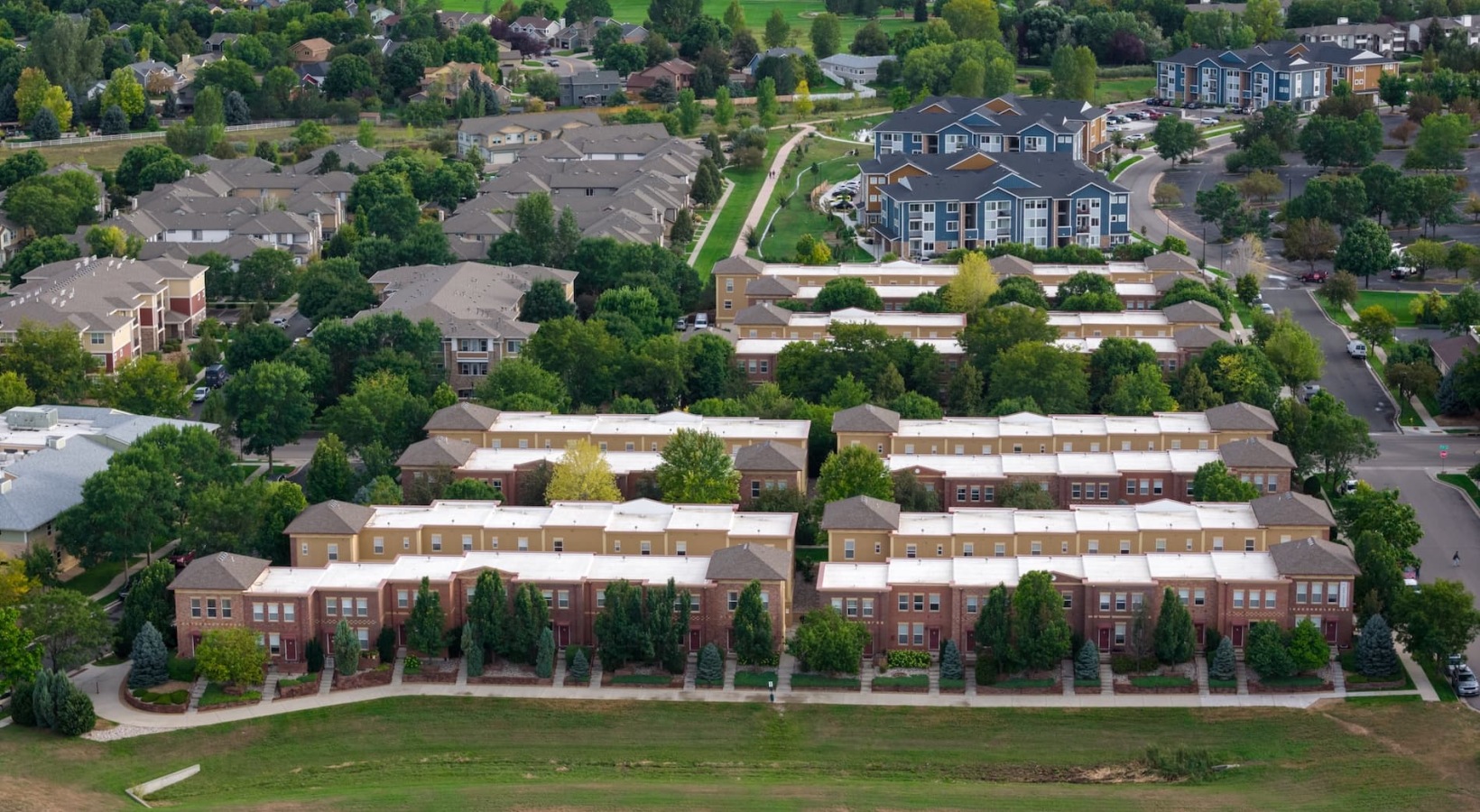Community nearby aerial pictures of property